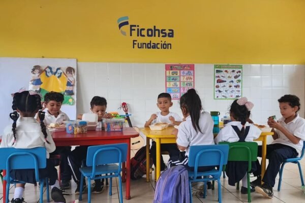 Fundación Ficohsa y la UJCV se comprometen a desarrollar habilidades financieras en la juventud